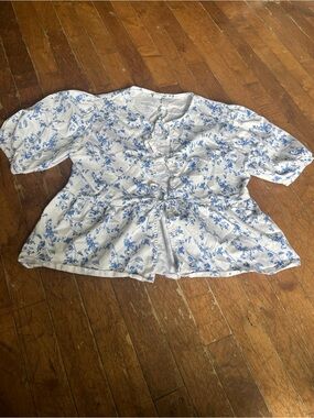 Twik by Simons blue and white floral tie-front blouse in size Medium.
